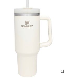 Cream colored Stanley quencher 40 oz